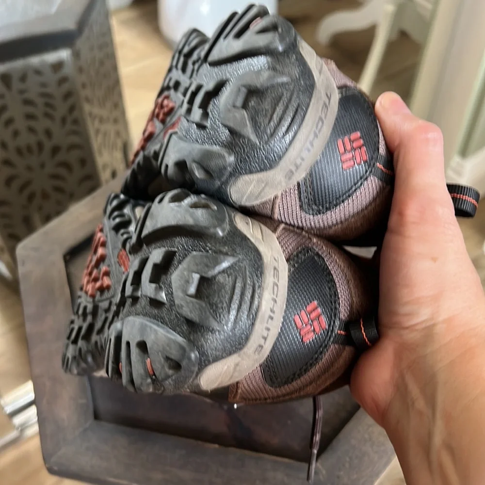 1 hour sale. Columbia, mens 9, cross trail sneaker - Picture 5 of 7